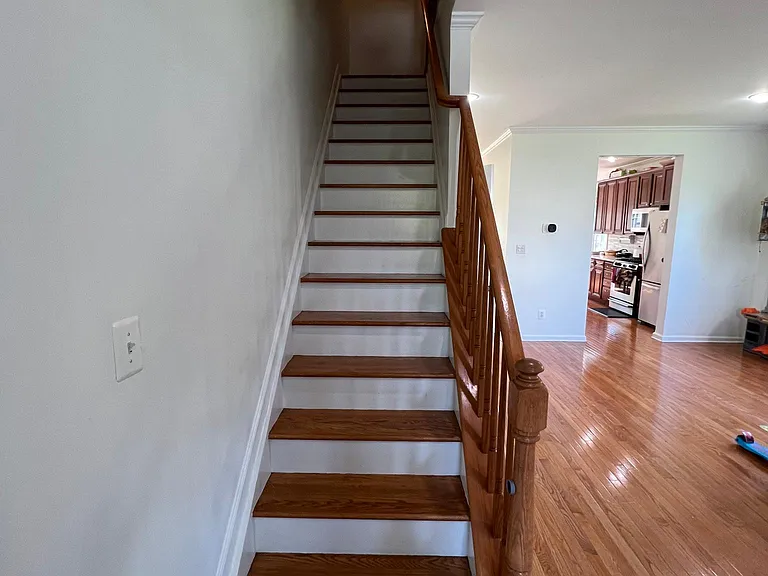 555 Coventry Dr — Photo 32