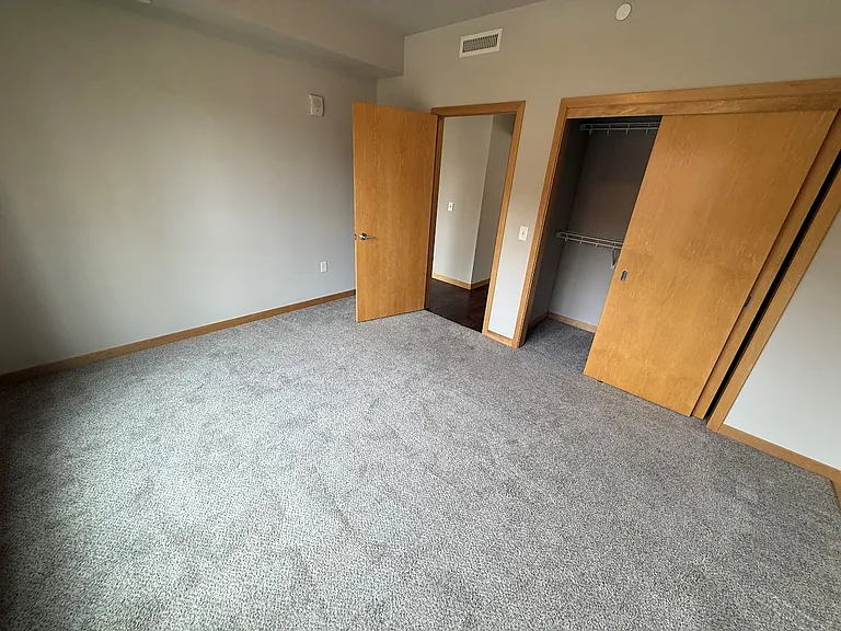 Venture Luxury High Rise — Photo 180
