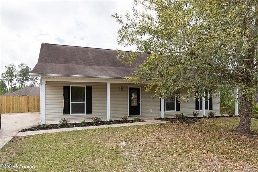 1st image of 2055 Parkview Dr