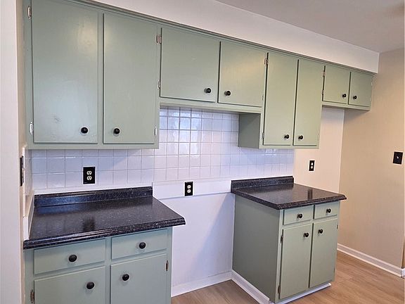 3rd image of 5933 Decker Rd