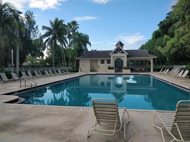7913 Sanibel Dr #7913 — Photo 13