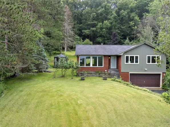 469-471 Jones Rd, Vestal, NY 13850