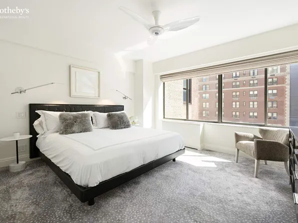 900 Park Avenue image 6 of 12