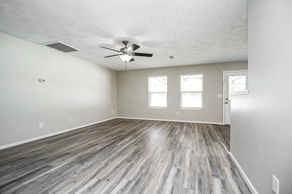 4 bed, 2.5 bath, 2143 sqft, $2,385 — Photo 4