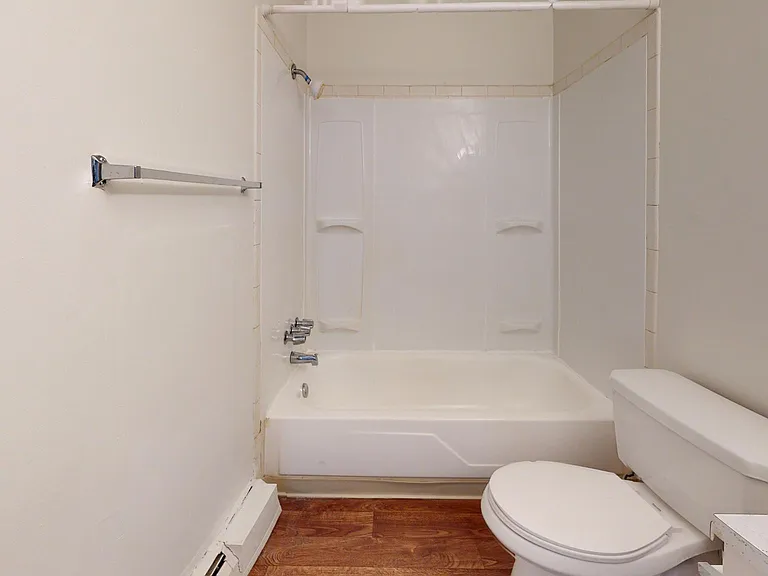 Kendall Manor Apartments — Photo 29