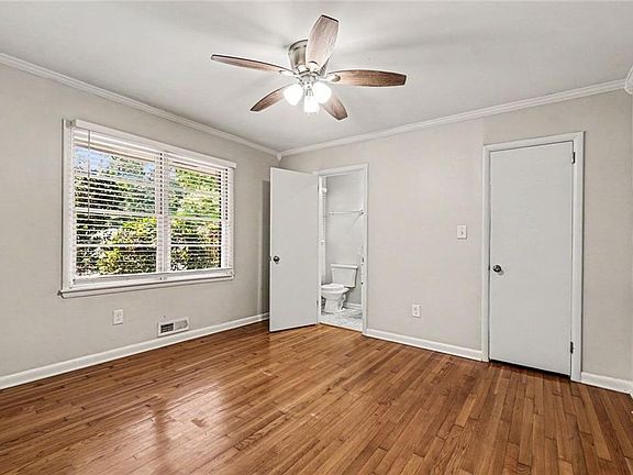 3rd image of 533 Robin Ln SE