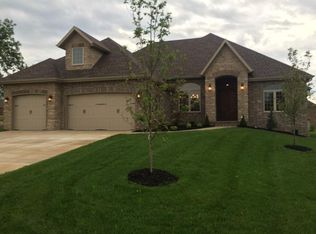 816 N Summercreek Ct, Springfield, MO 65802