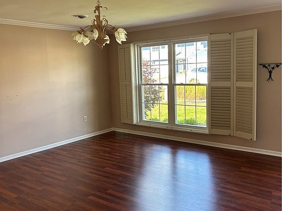 3rd image of 210 Wildwood Rdg #210