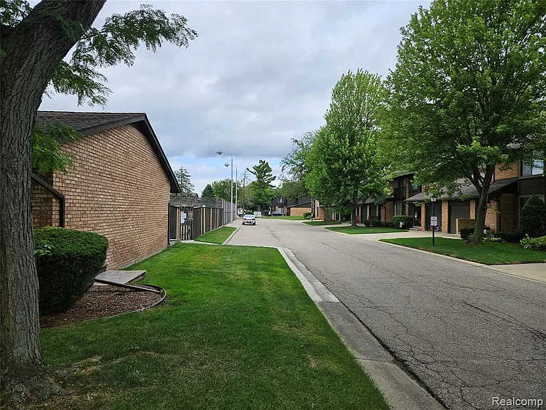 37313 Clubhouse Dr — Photo 24