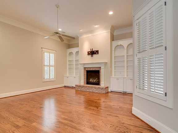 4th image of 126 Central Park Ln