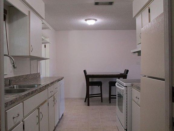 3rd image of 1204 Turnbull St