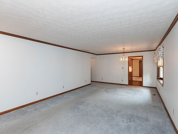 4th image of 1323 Holiday Ln W