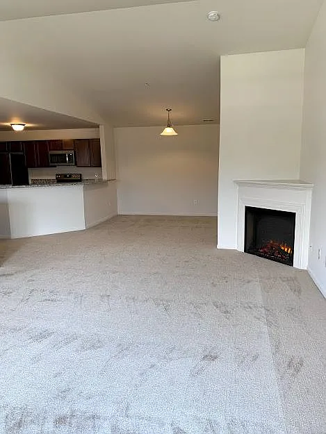 Living Room - 51846 E Pointe Ln #5
