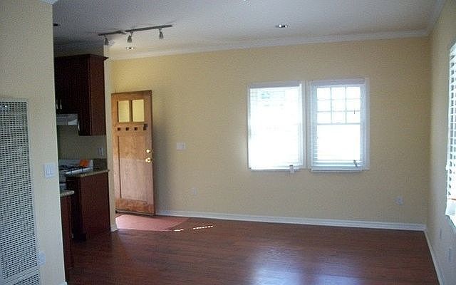 2nd image of 3111 E Theresa St