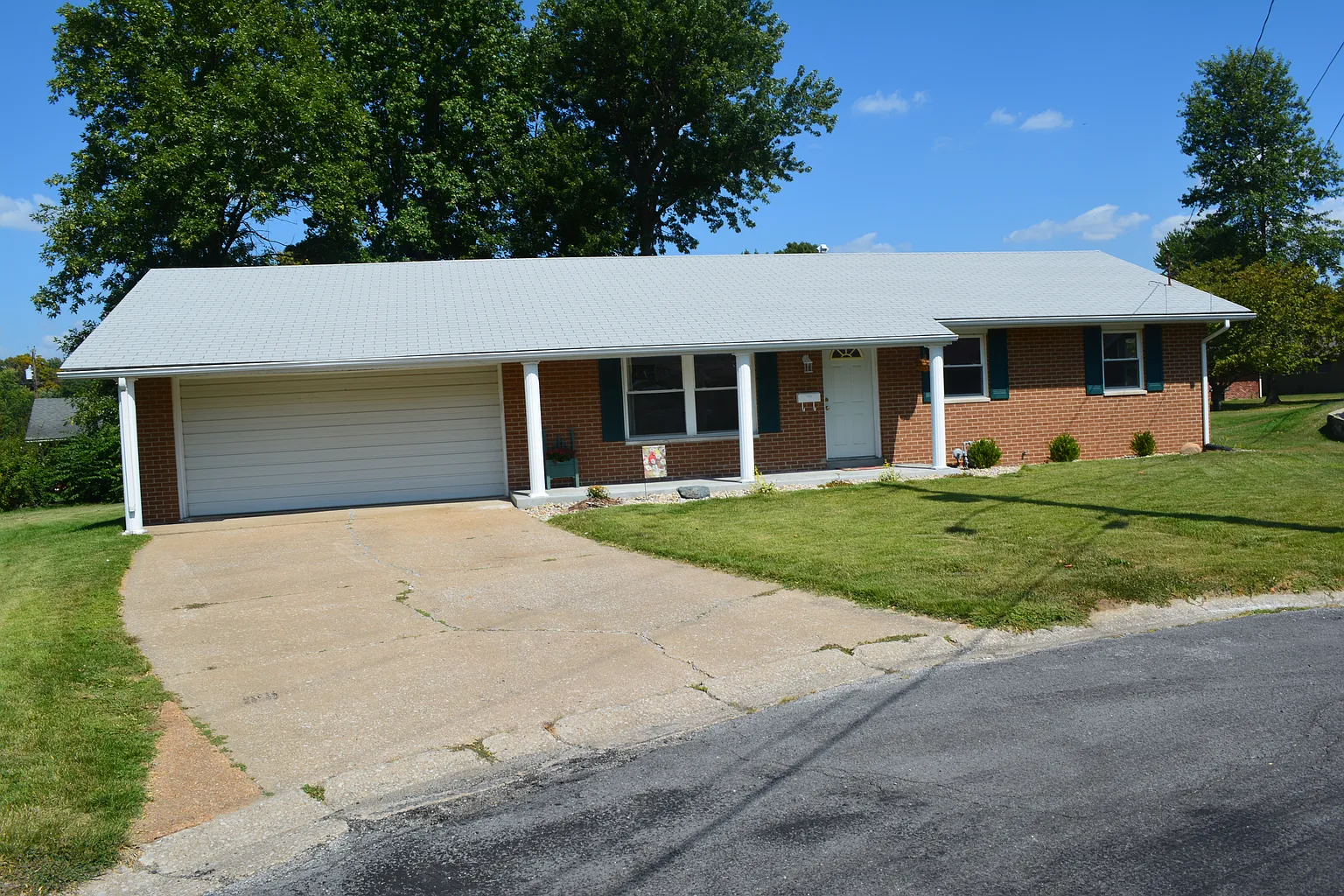 202 Rosemary Dr photo 1