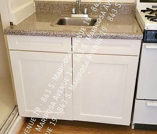 5th image of 843 S Mariposa Ave #19