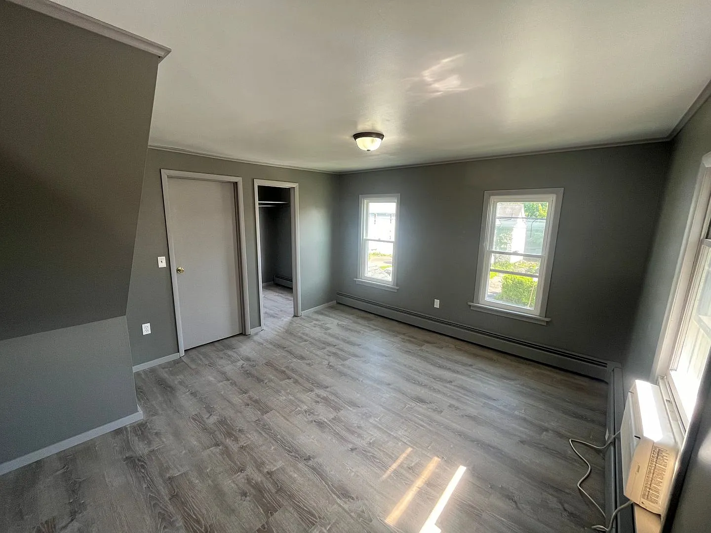 12 Cypress — Photo 1