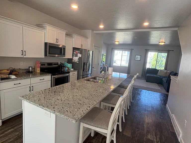 1494 S 590 W — Photo 2