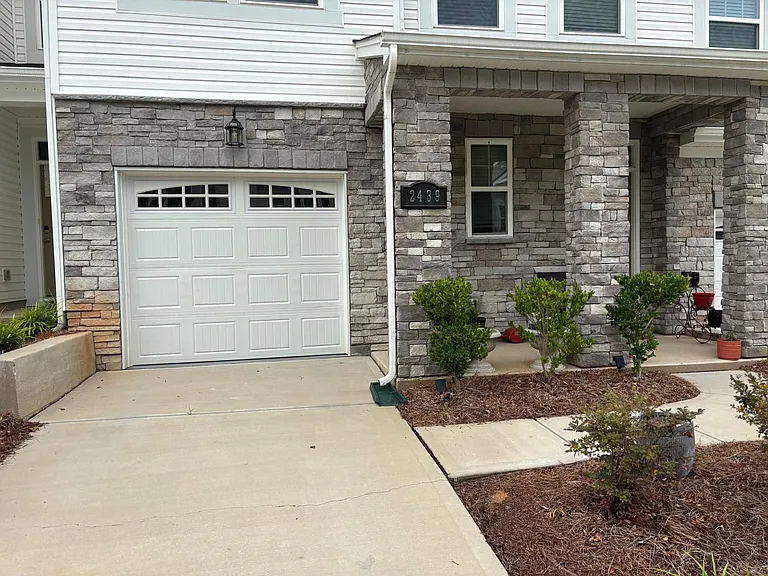2439 Heathcliff Trl — Photo 3