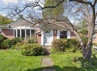 11335 W Clements Cir, Livonia, MI