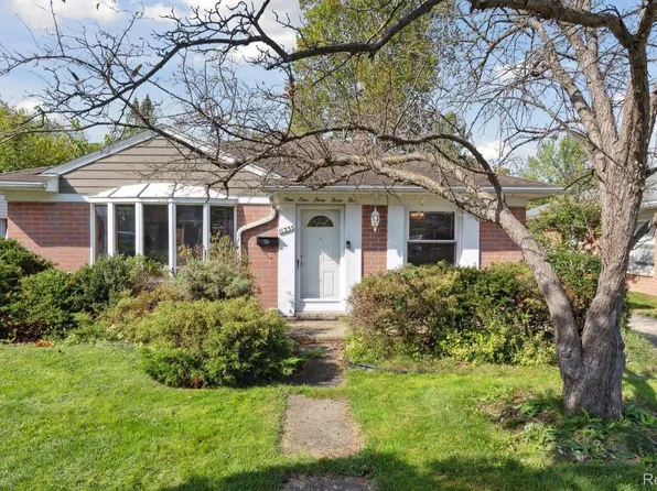 11335 W Clements Cir, Livonia, MI 48150