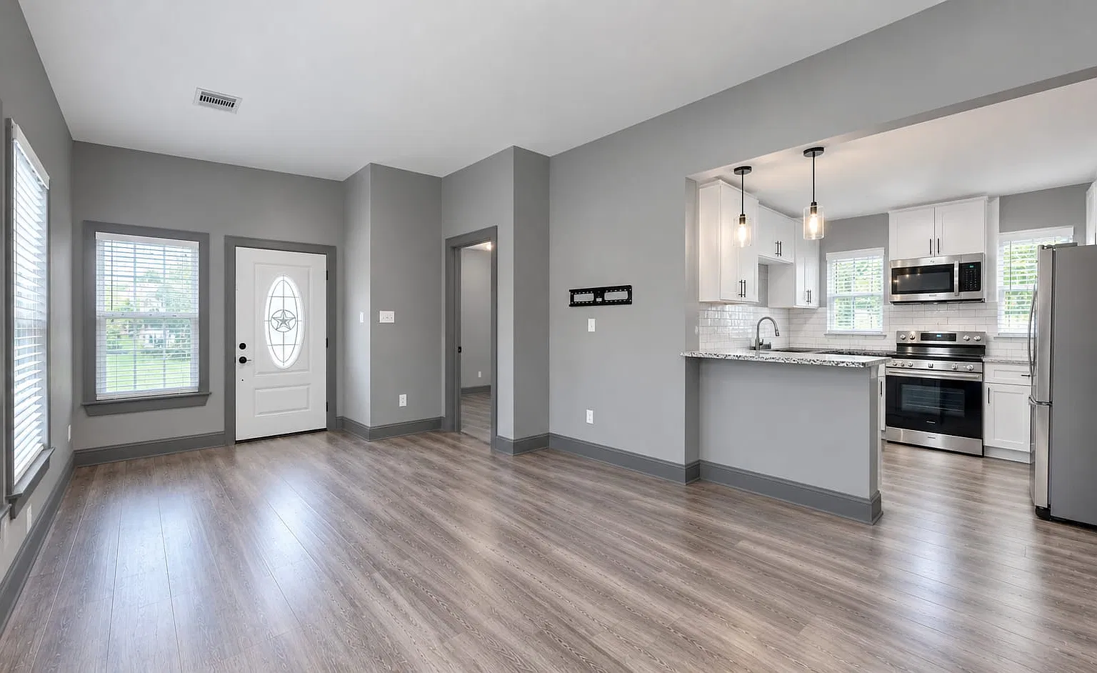 2 bed, 1200 sqft, $1,450 — Photo 2