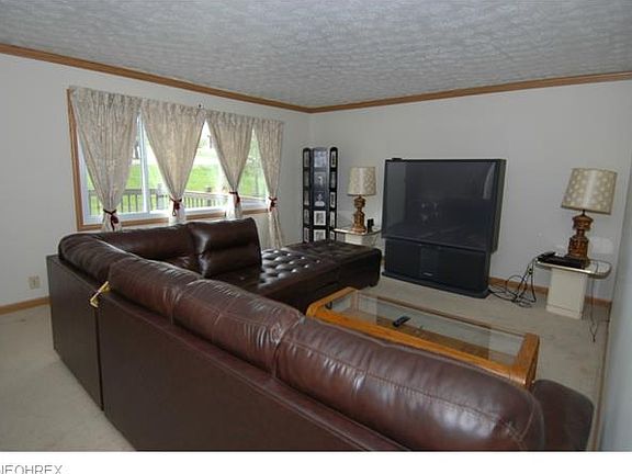 3rd image of 145 Treehouse Ln