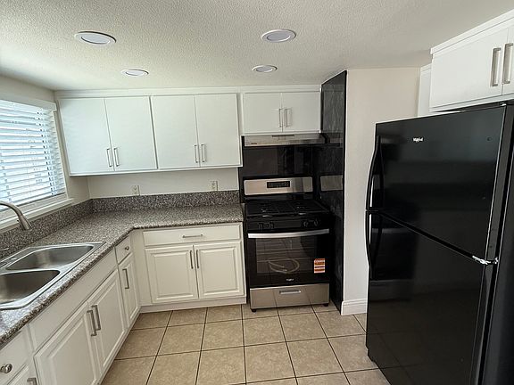 5th image of 1738 N Western Ave