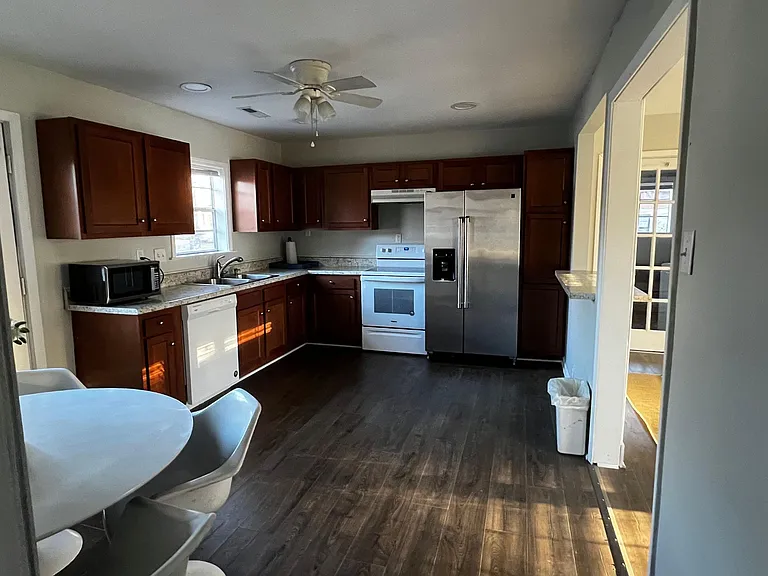 2415 Hamill Rd — Photo 14