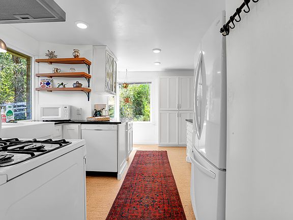 5th image of 6 Terrace Pl