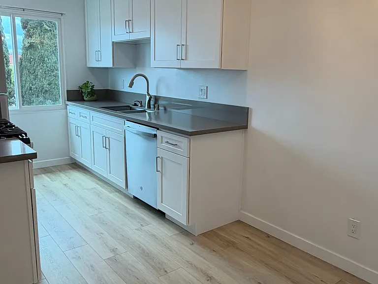 1161 N Hobart Blvd — Photo 6