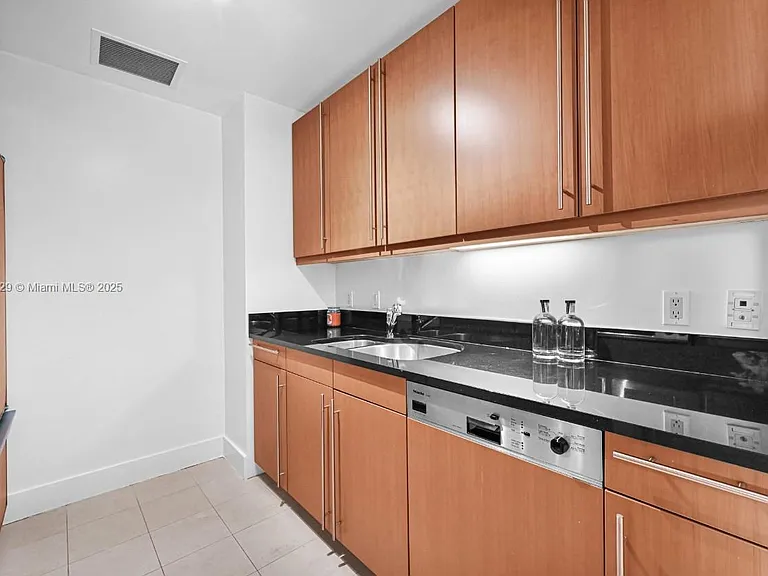 1435 Brickell Ave #3401 — Photo 24