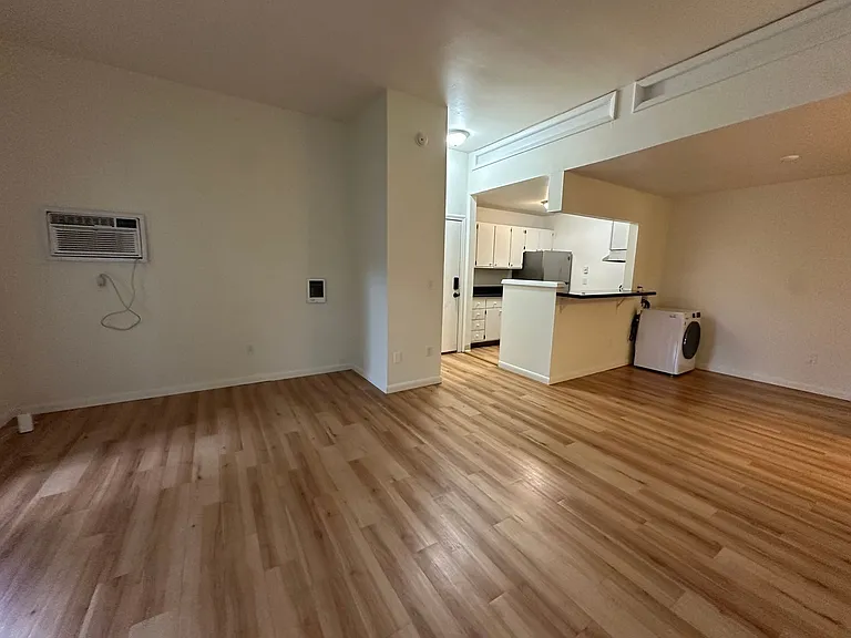 University Park Apartments near Cornell University — Photo 305