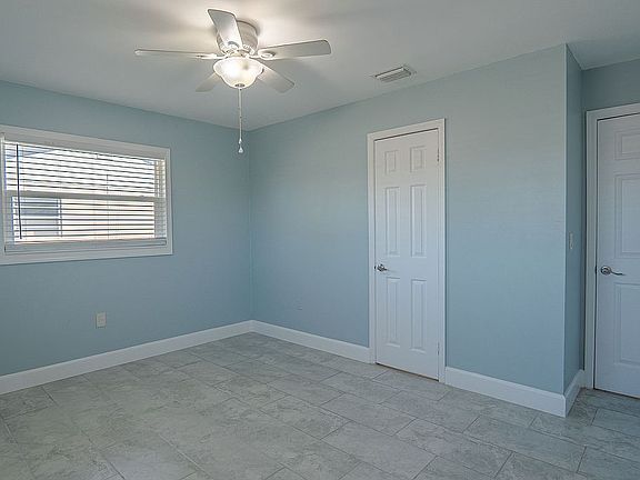 5th image of 3311 York Dr W