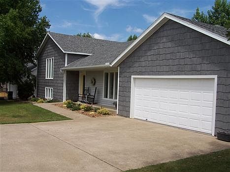2nd image of 310 Hillcrest Dr