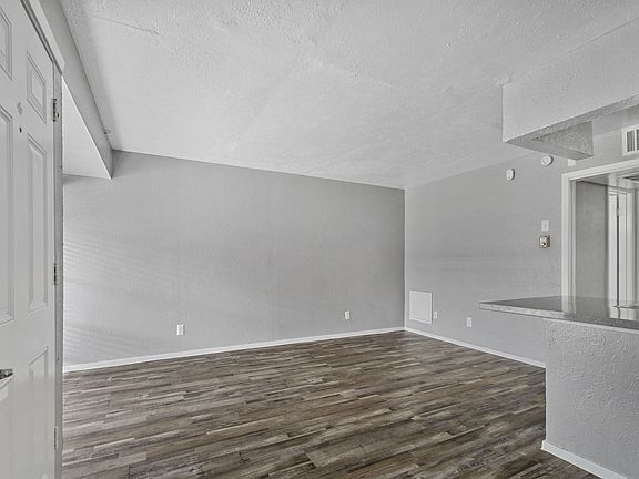 5th image of 3328 Willow Creek St #103