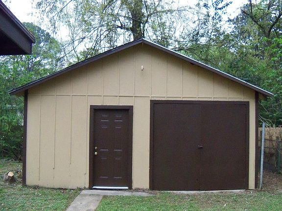 Shed with double doors , 20 ' x 24 '
