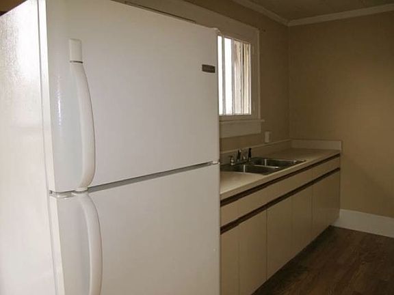 Kitchen Photo 1