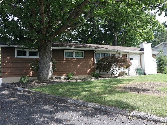 2nd image of 124 Huntshill Rd