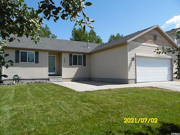 2nd image of 209 E Calais Ln