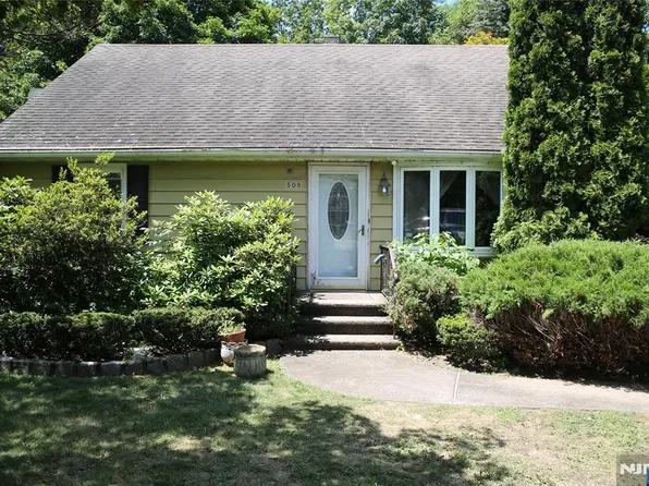 509 Ramapo Valley Rd, Oakland, NJ 07436
