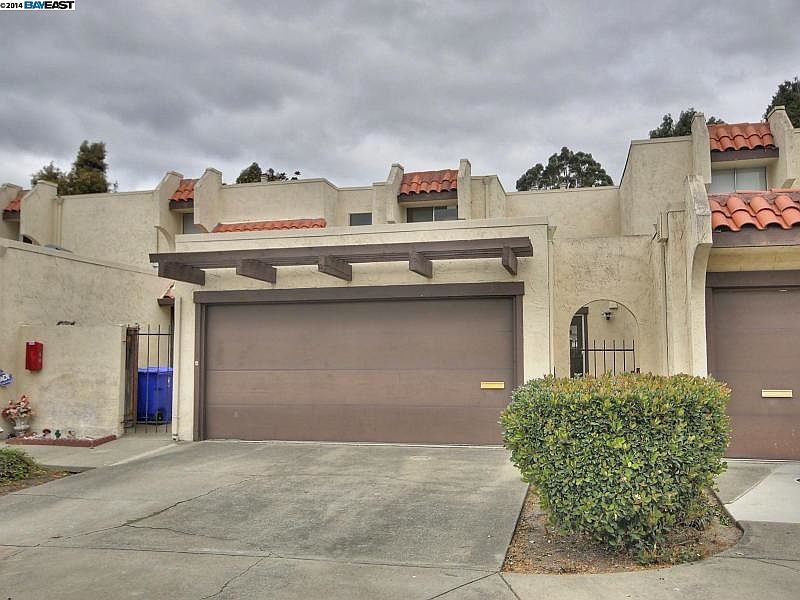 1st image of 33 Villa Dr