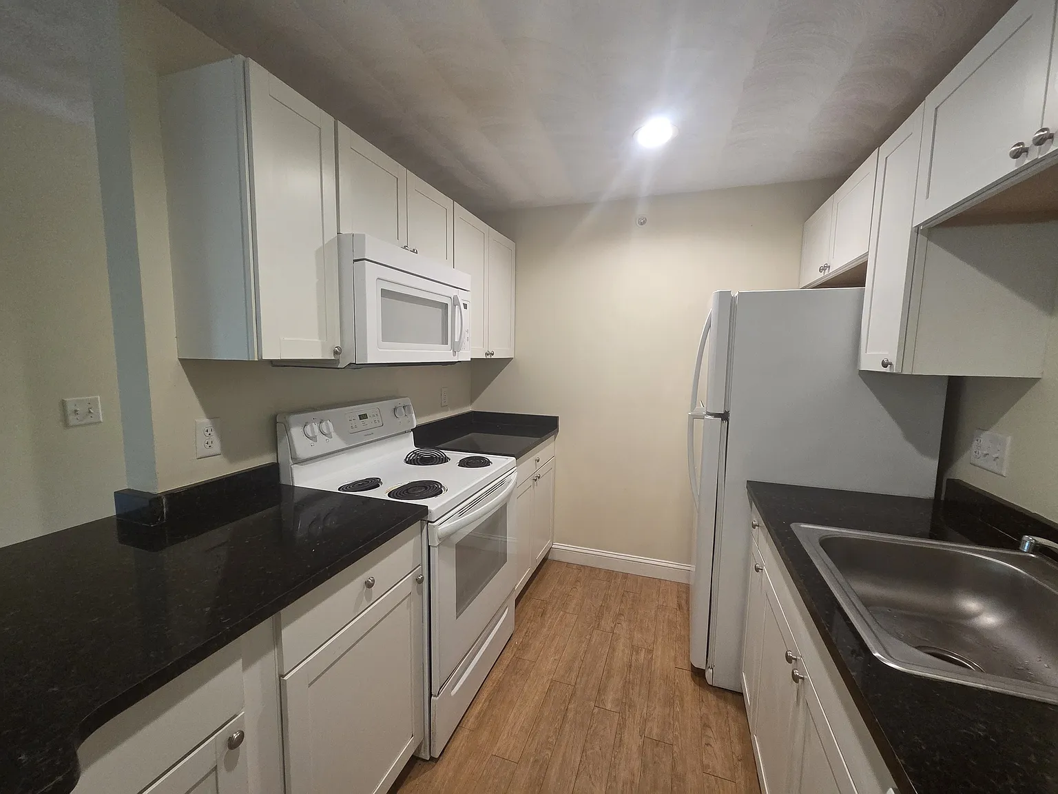 2 bed, 1000 sqft, $1,995 — Photo 4