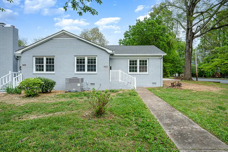 2 bed, 1.0 bath, 880 sqft, $1,750 — Photo 2