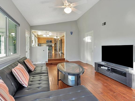 5th image of 360 Henderson Dr