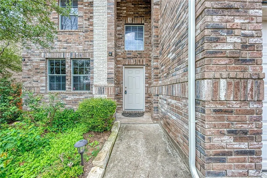4 bed, 3072 sqft, $2,800 — Photo 3