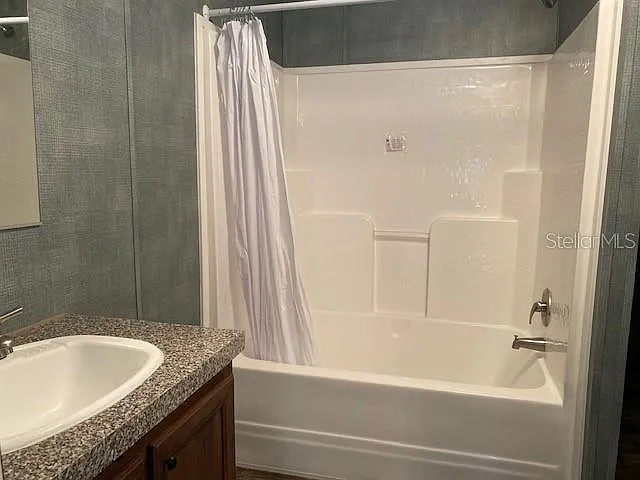 877 SE 38th Way — Photo 7