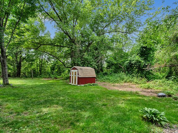 5th image of 139 Skillings Street