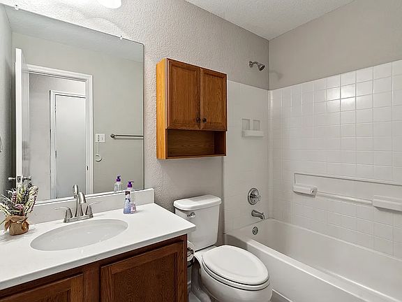 5th image of 222 Almquist St