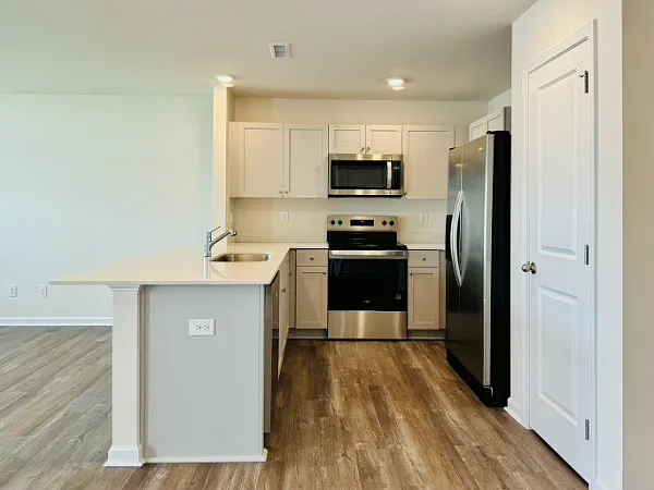 3 bed, 1418 sqft, $1,800 — Photo 2